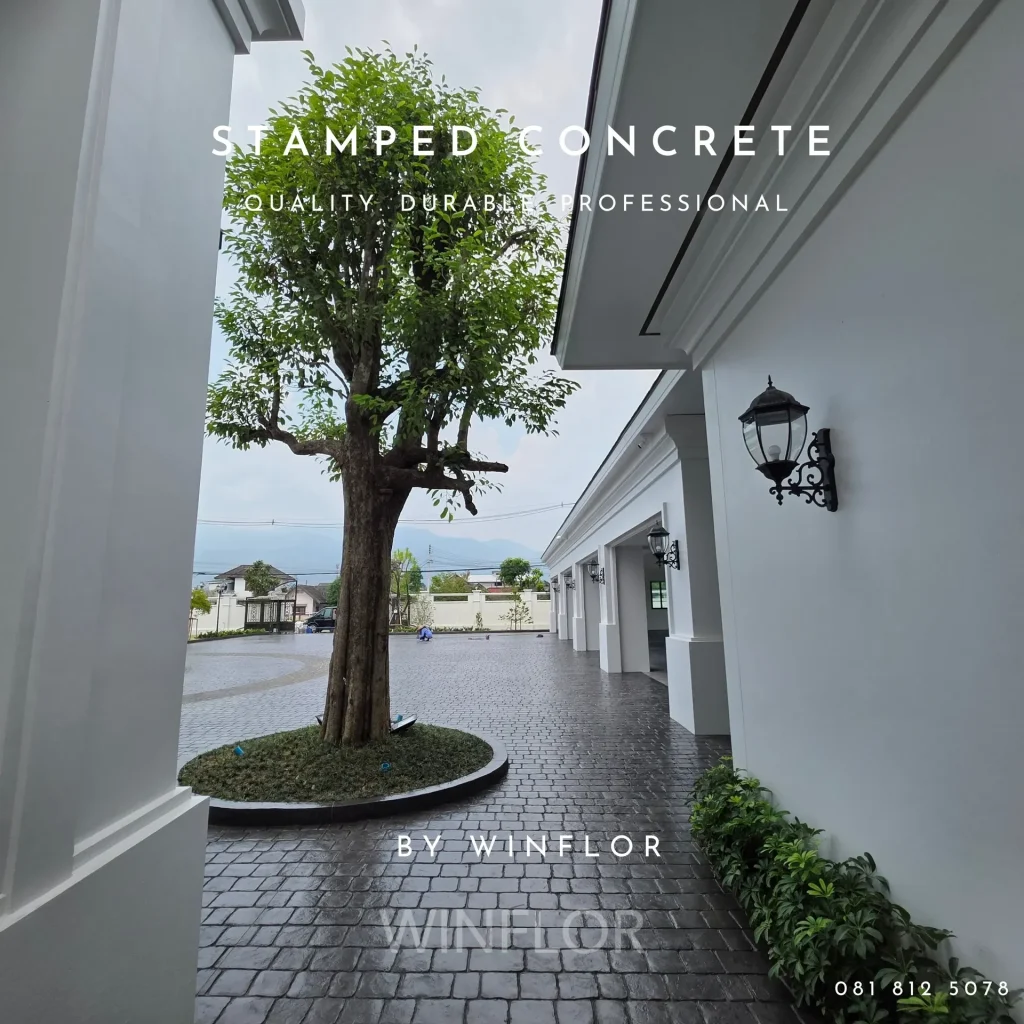 พื้นคอนกรีตพิมพ์ลายรอบต้นไม้ข้างอาคาร บ้านท่านนเรศ อ.แม่ริม เชียงใหม่ โดย WINFLOR