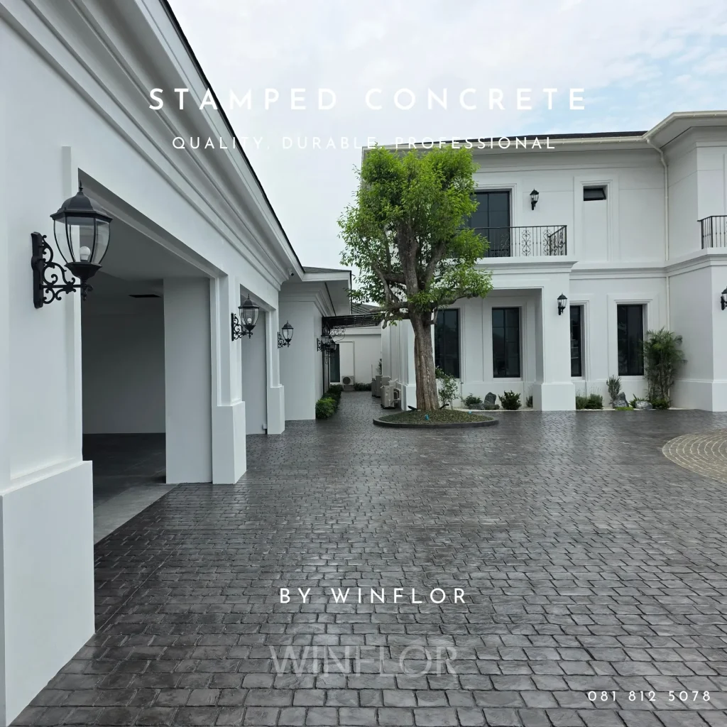 ลานพื้นพิมพ์ลายระหว่างอาคารบ้านพักอาศัย บ้านท่านนเรศ อ.แม่ริม เชียงใหม่ โดย WINFLOR