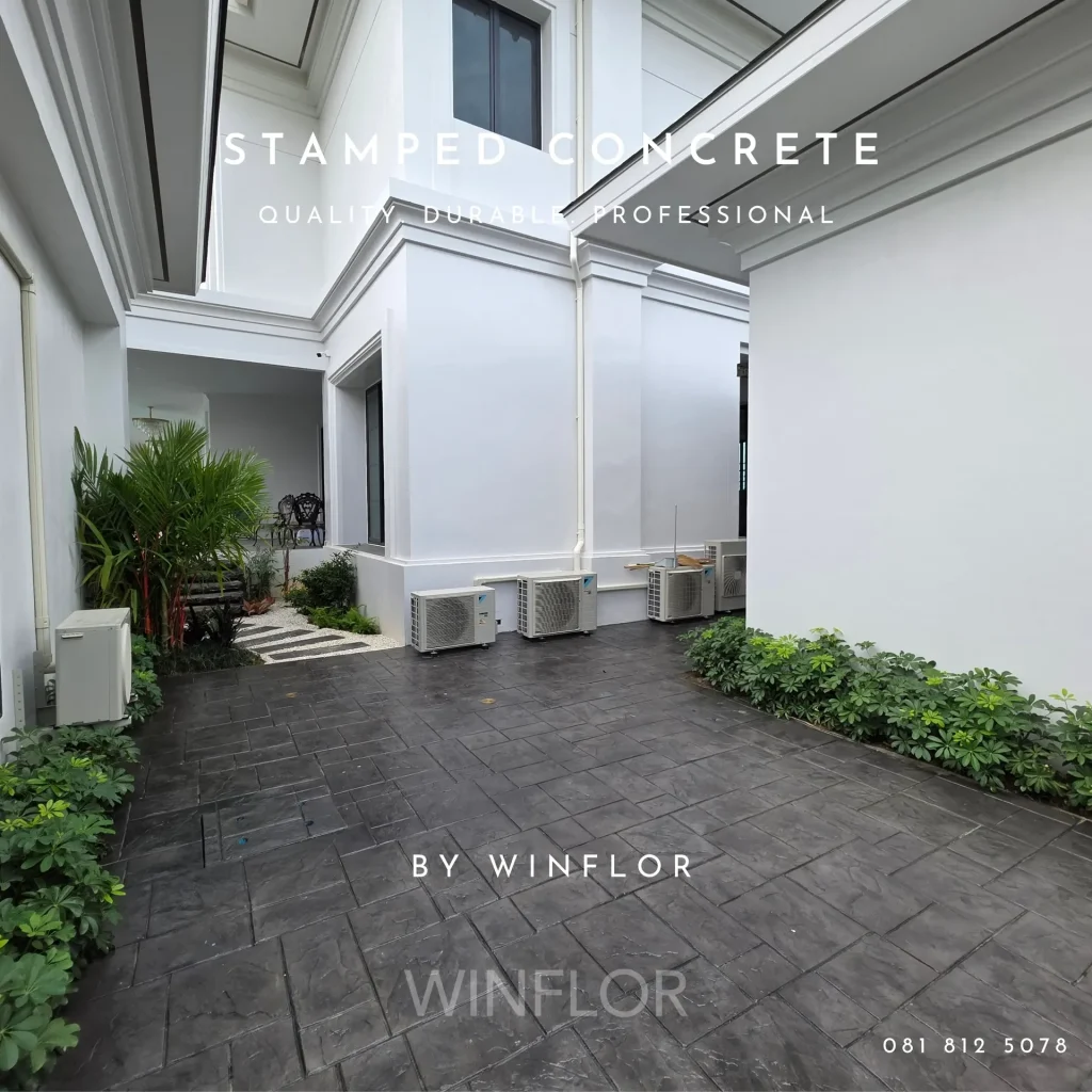 พื้นพิมพ์ลายริมผนังอาคารและแปลงต้นไม้ บ้านท่านนเรศ อ.แม่ริม เชียงใหม่ โดย WINFLOR